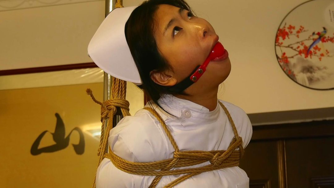 被悬吊的女护士-7