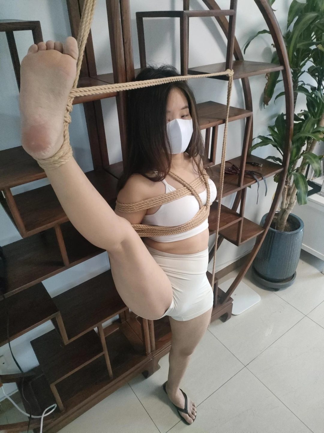 人妻的噩梦—偷腥猫紧缚调教奇遇记(极限高抬腿+海老缚+五花大绑+M羞耻开腿+蒙眼堵嘴+搂抱骑乘+瑜伽舞蹈+人妻属性)-6 人妻的噩梦—偷腥猫紧缚调教奇遇记(极限高抬腿+海老缚+五花大绑+M羞耻开腿+蒙眼堵嘴+搂抱骑乘+瑜伽舞蹈+人妻属性)-6