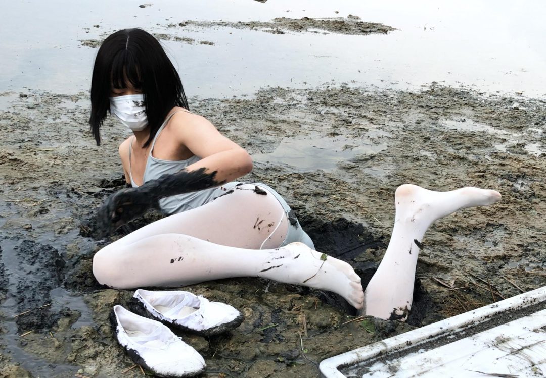 白丝裤袜舞蹈服踩泥陷泥-1