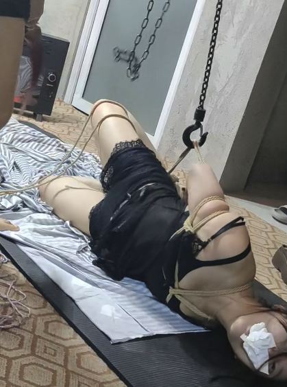 小丽、扭动、挣扎、叫声悦耳性感蕾丝短裙喜欢叫声的进来看看（下）-3
