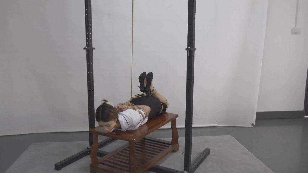 艺束人生定拍：紫瑶紧缚体验下集 后手观音驷马吊给绑哭了-6