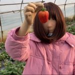继爱姬老前辈后。咱们也穿着zentai全包去草莓采摘园了~走另类的路线，展示个人的风采，不为别人的言论和目光所活