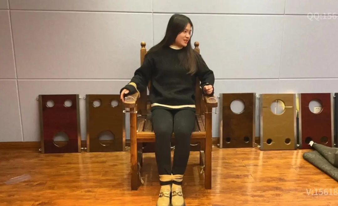 女大学生体验绑架 捆绑 放置-8