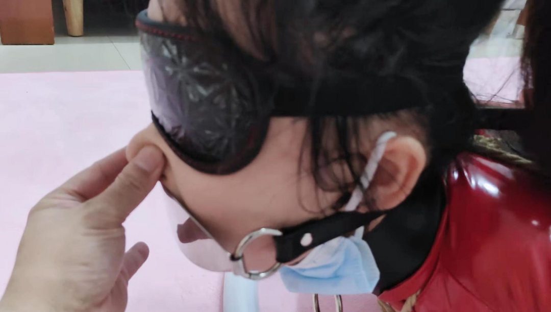 大美女晓影M油亮肉丝紧缚极限抬头驷马挠痒脚SP无助哭泣臭脚袜堵鼻捏鼻控呼吸-11