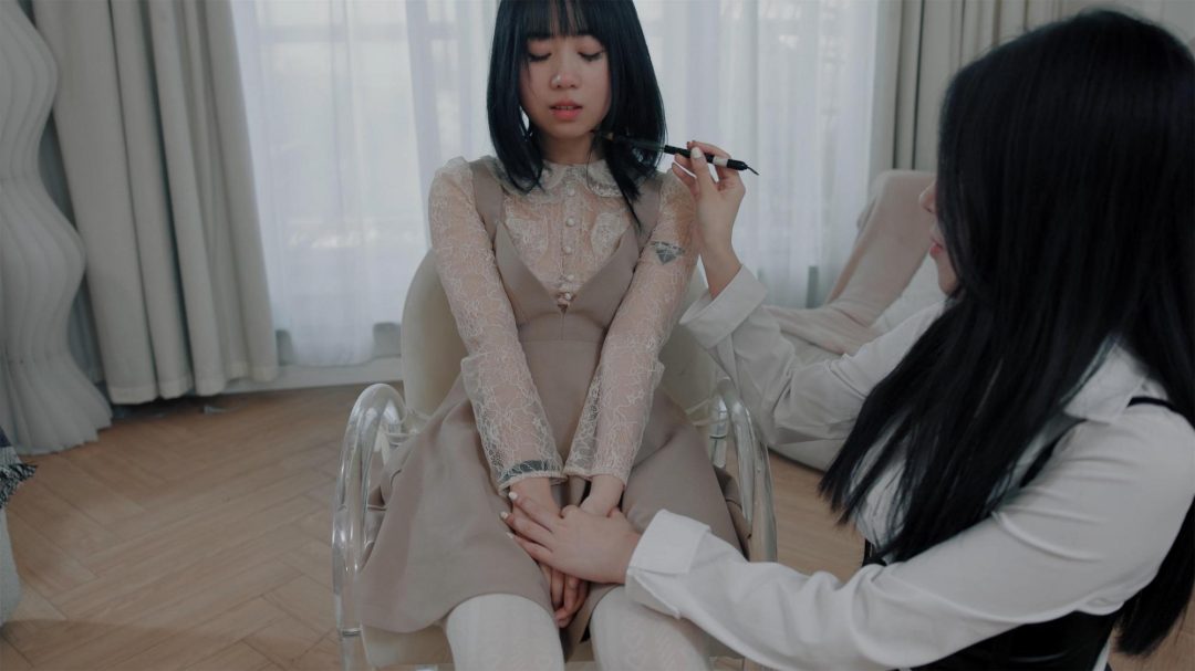 黑丝女S捆绑调教白丝小萝莉-3