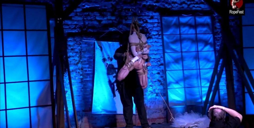 Shibari performance in the event EVOLution RopeFest 2019-12