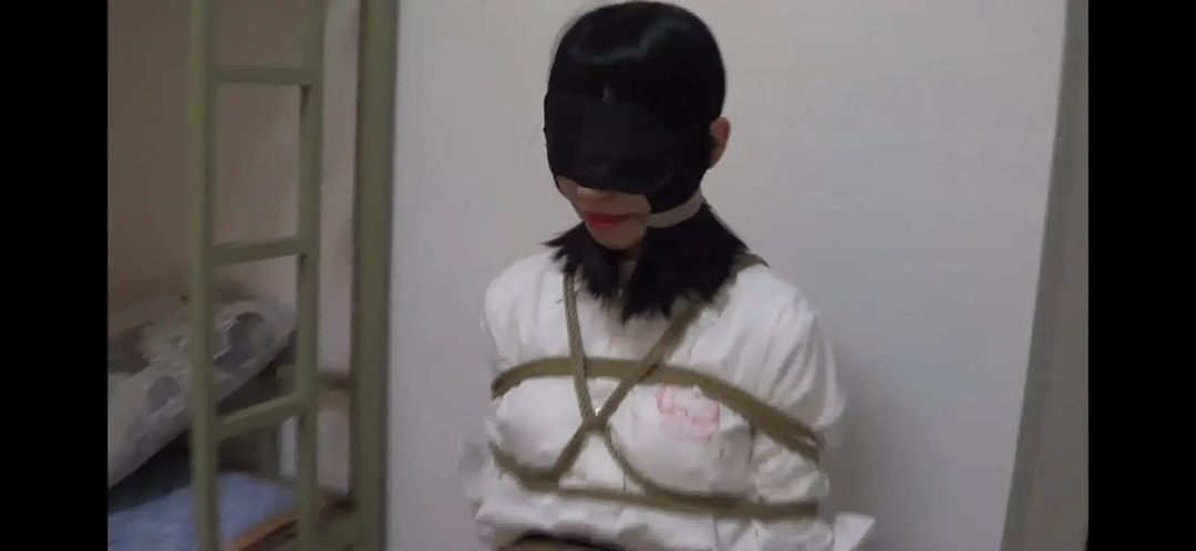 美女的黑丝白手套无助挣扎，腿无敌-2