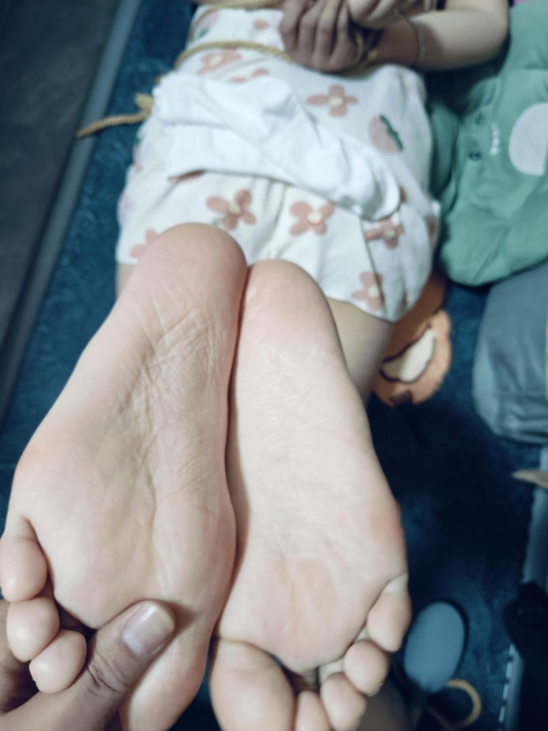 白袜捆绑挠痒-4