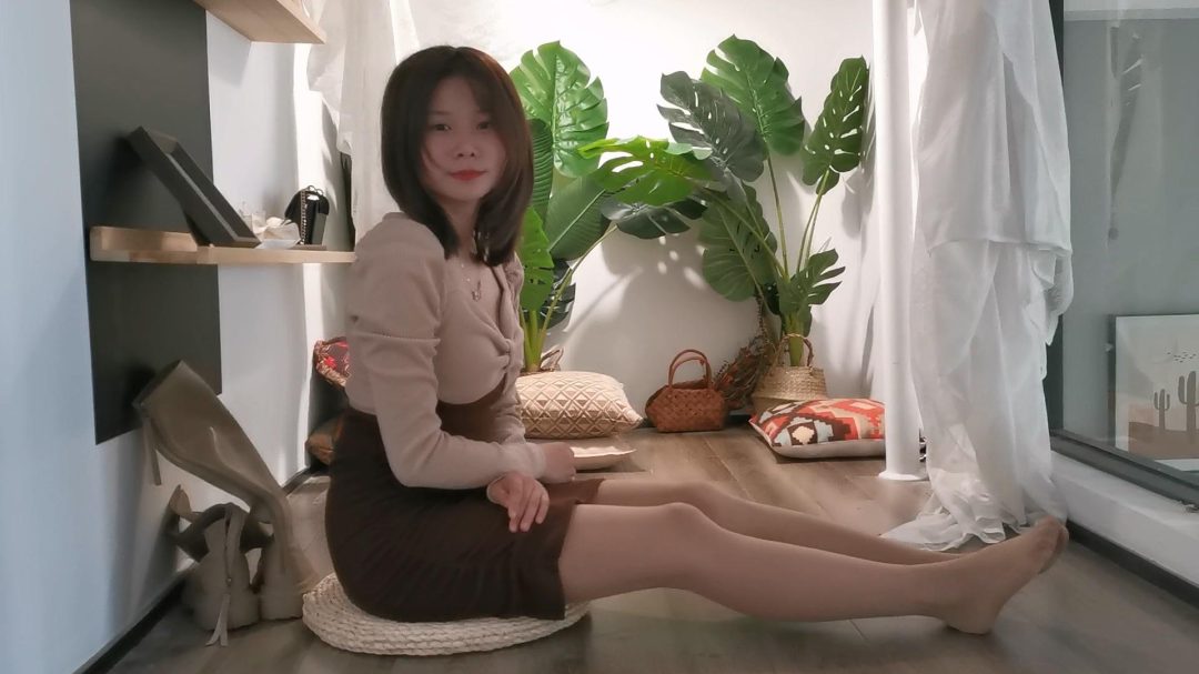 奥特曼定拍：桂婷日式跪缚放置在阁楼角落 肉肉的小M-4