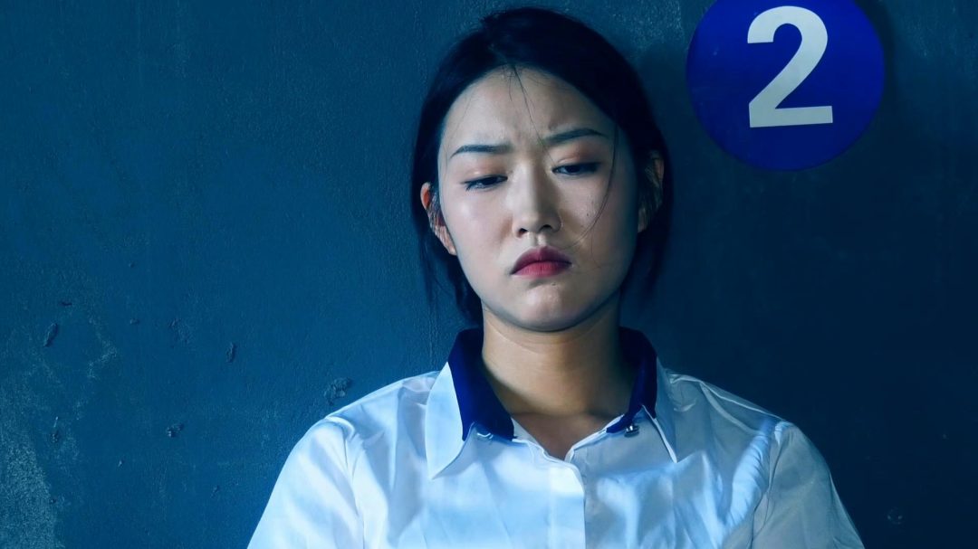 片名：定拍转公映 新片《红颜丽人不归路（绞刑篇）》 完整版 郭艳年纪轻轻犯s人，被捕后不老实交代自己的犯罪过程，受倒吊，关笼惩罚 钉死镣最后执行绞刑-5