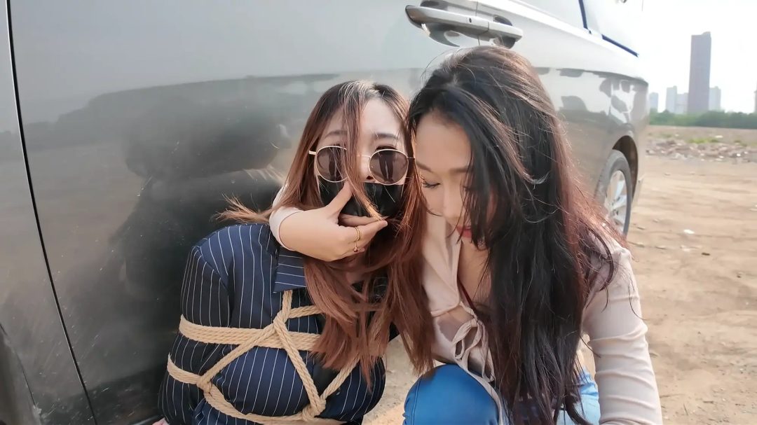 枫叶工作室原创定拍 剧情片—《魅影危机：艳缚行动》 南清饰演美女探员 被毒辣女老板佳雯设计擒获-1
