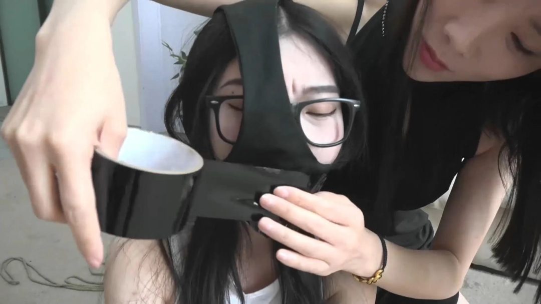 逍遥定拍.凶残的女上司01.公司女高管潜规则TJ自己的两个女员工-10
