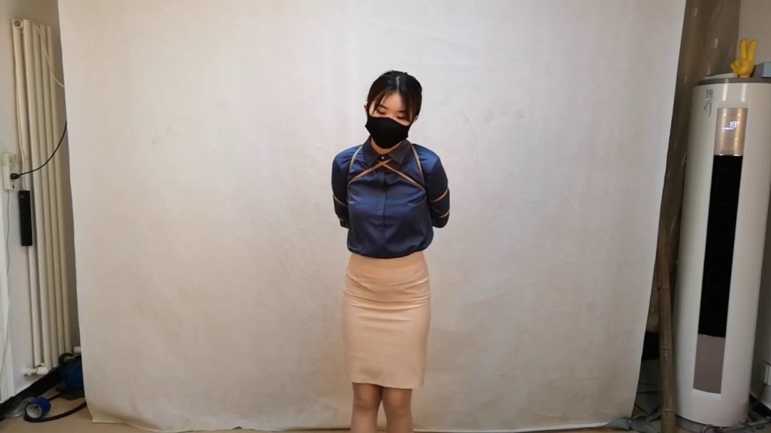 杨蕊 蓝衬衣职业装 五花紧缚-4