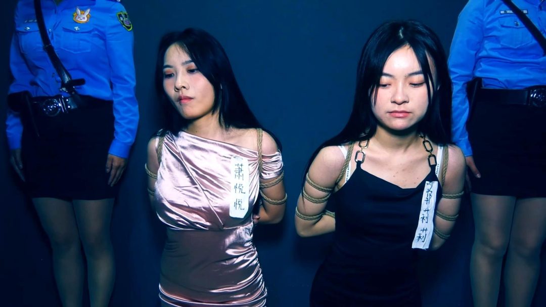 拍转公映《知法犯法之空姐没落 》第四集 在执行s刑前一天郭莉莉和潇悦悦被驷马捆绑一级禁锢，最终一个被q决一个被注射s刑-4