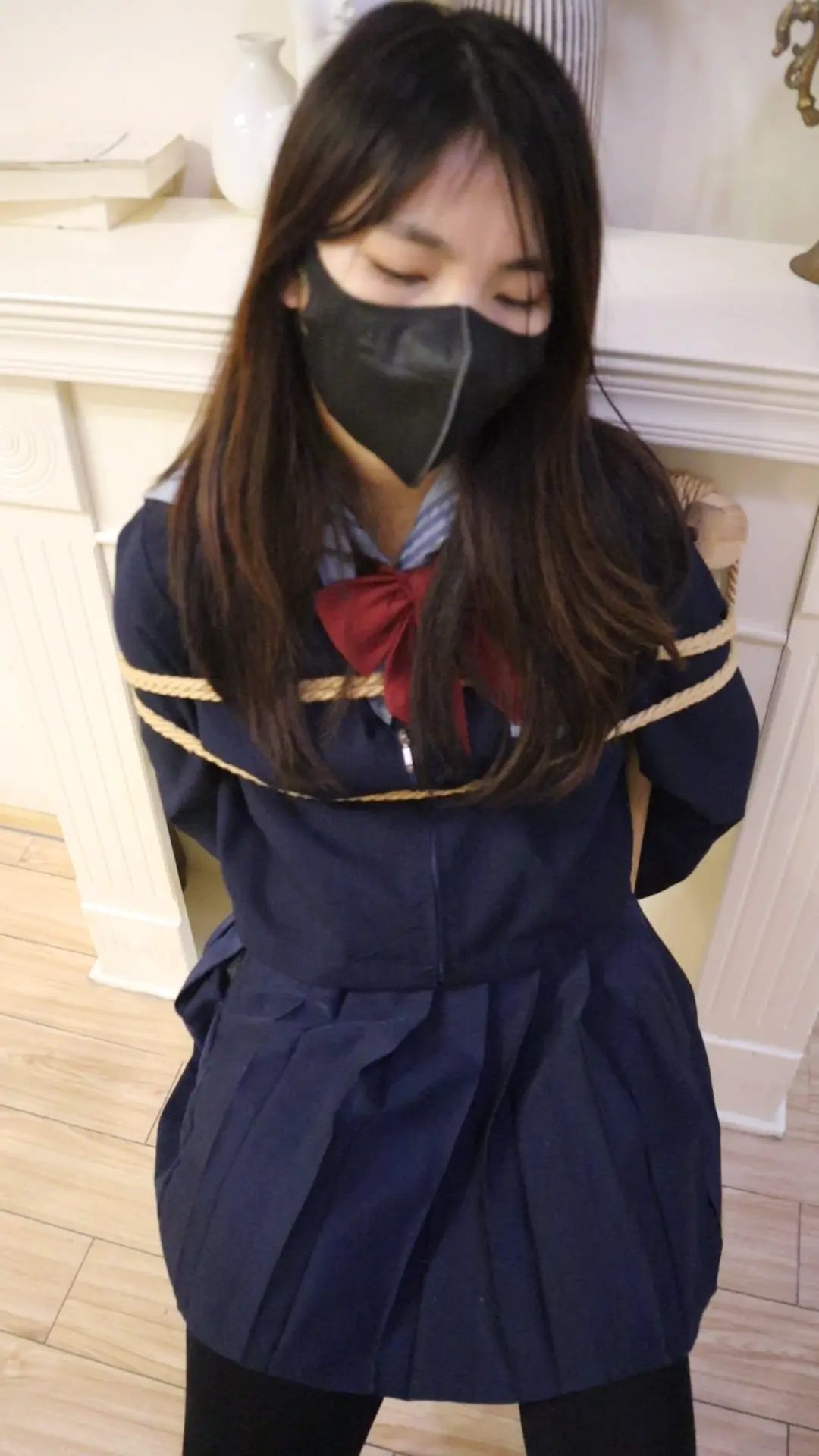 黑色的鱼果会不会有些许高冷呢，一定是有一点酷的！！（如果不是被绑着挣扎的时候喊的声音太大的话）我看起来一定是个高冷女孩（这里是鱼果哦）-3