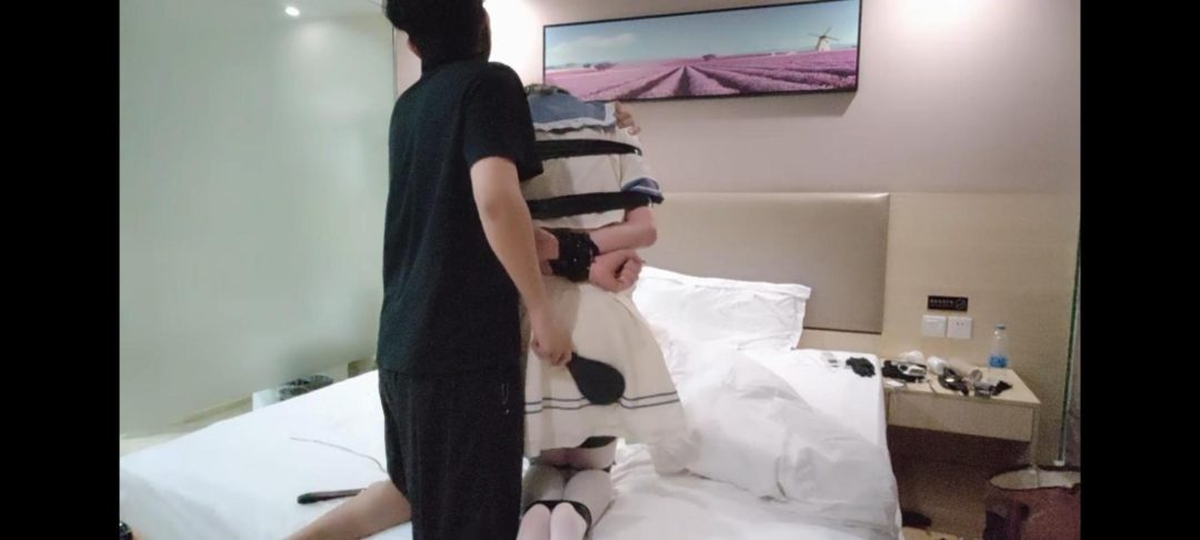 胶带捆绑-4