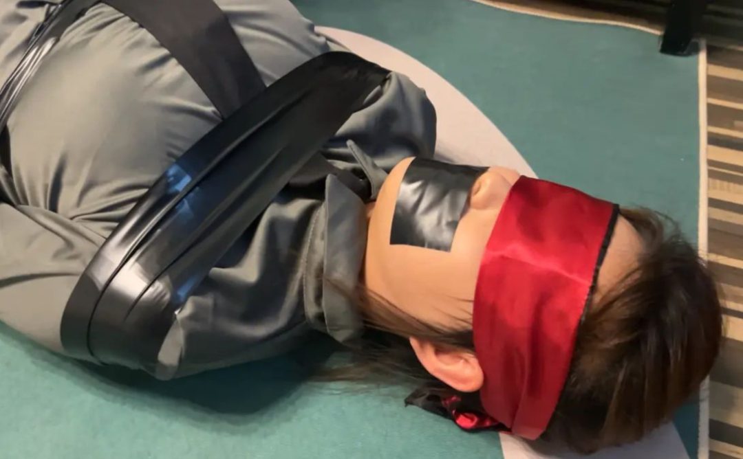 【昆亚原创】面试房间里不能说的秘密-4