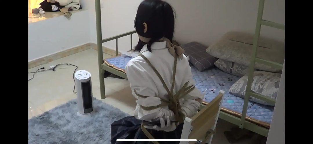 美女的黑丝白手套无助挣扎，腿无敌-6
