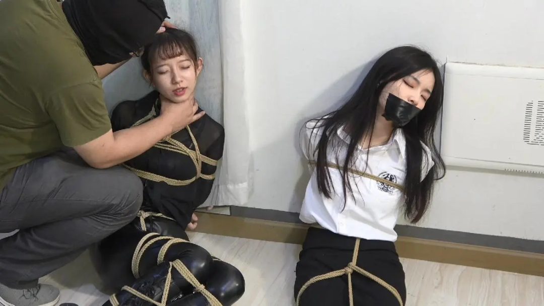 菜鸟刑讯师与美女怪盗02 菜鸟刑讯师不出所料的失败了-2
