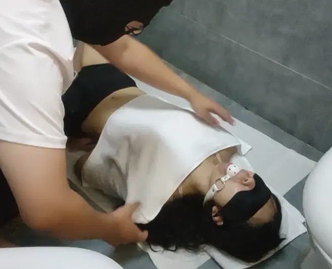 瑜伽少女浴室紧缚闷绝（冰桶挑战+模拟射经+加贴官+针筒灌肠+点滴灌肠+淋雨湿身+绳艺紧缚+sm调教+吊绑）-2