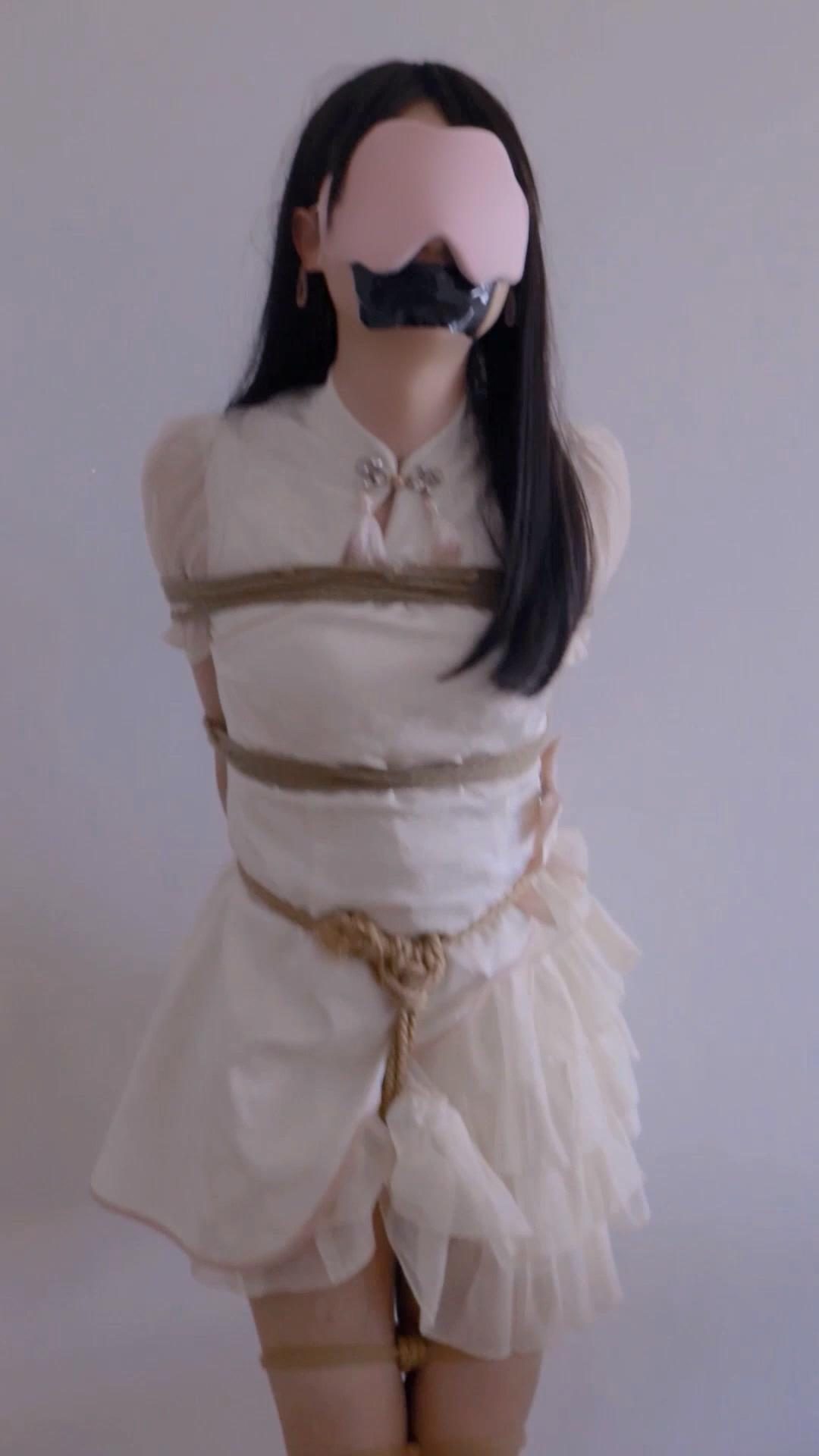 嵌入的股绳连手折磨与束缚感满满的蛇形腿缚-5