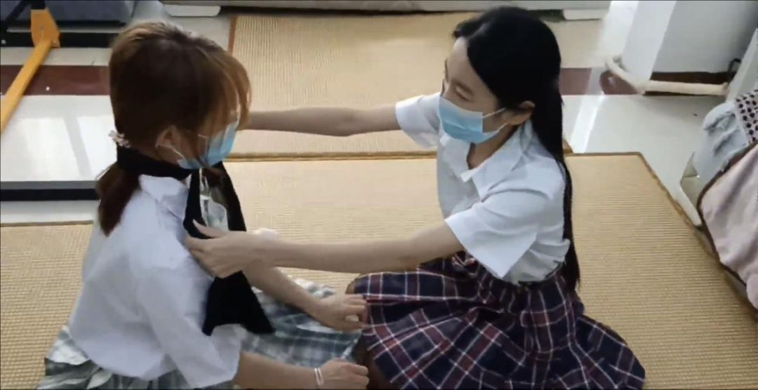 【琳媚】【红豆】黑白双丝 天台互嘎 室内自嘎无果 互相安慰 三部合一（无繩）足控福利-2