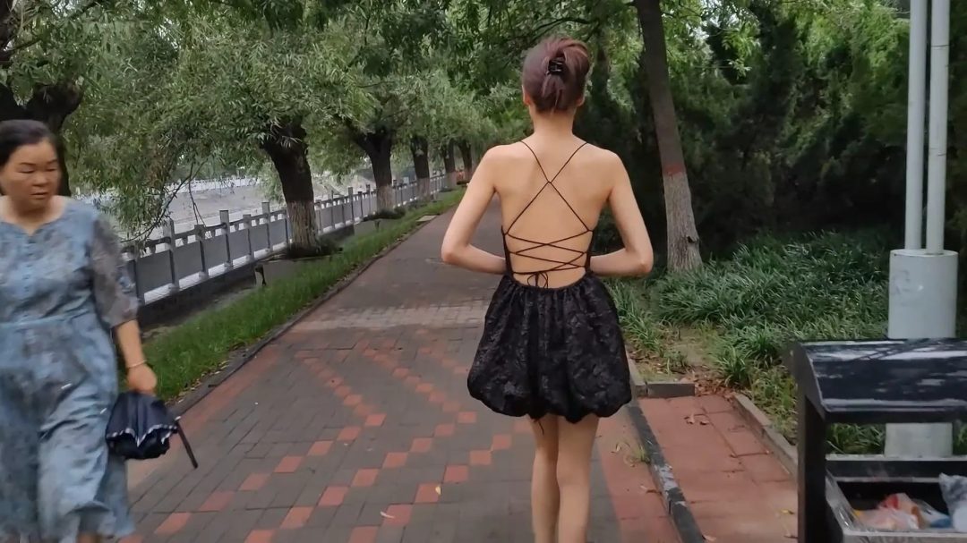 一绳所爱定拍，陈婧舒户外，10cm高跟，扎带捆拇指，散步逛街戴口球-4