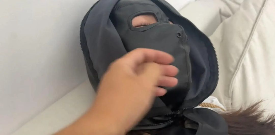 强制分腿震动 ，前手吊缚高强度sp，释放口水，欧式直臂 蟹缚皮革头套绝闷憋气昏迷-9