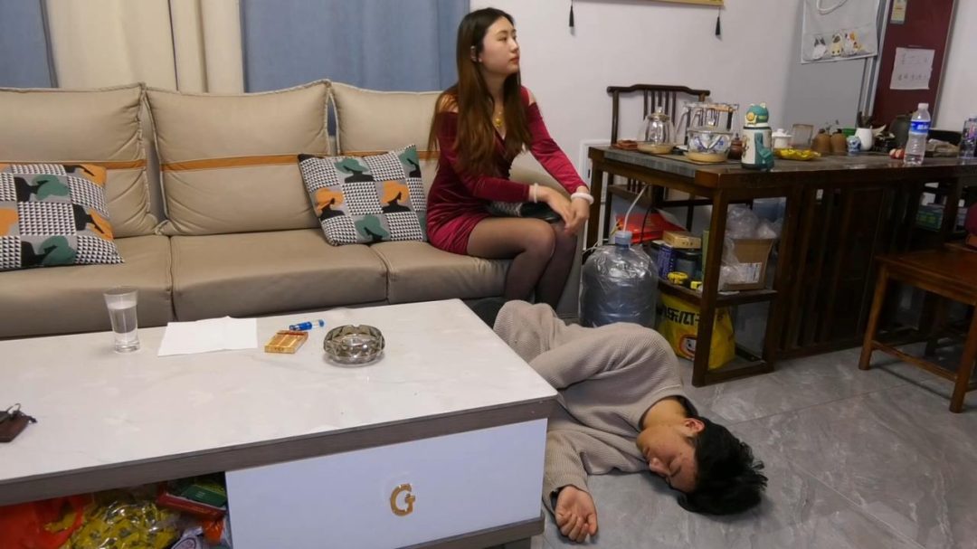 四集法制连续剧《罪恶通奸下场 》 第一集 就买通她老公情人杀害自己的老公-2