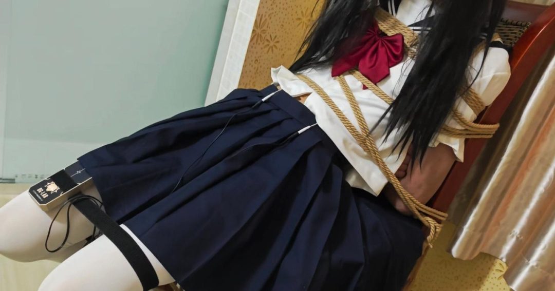 小m水手服捆绑放置-3