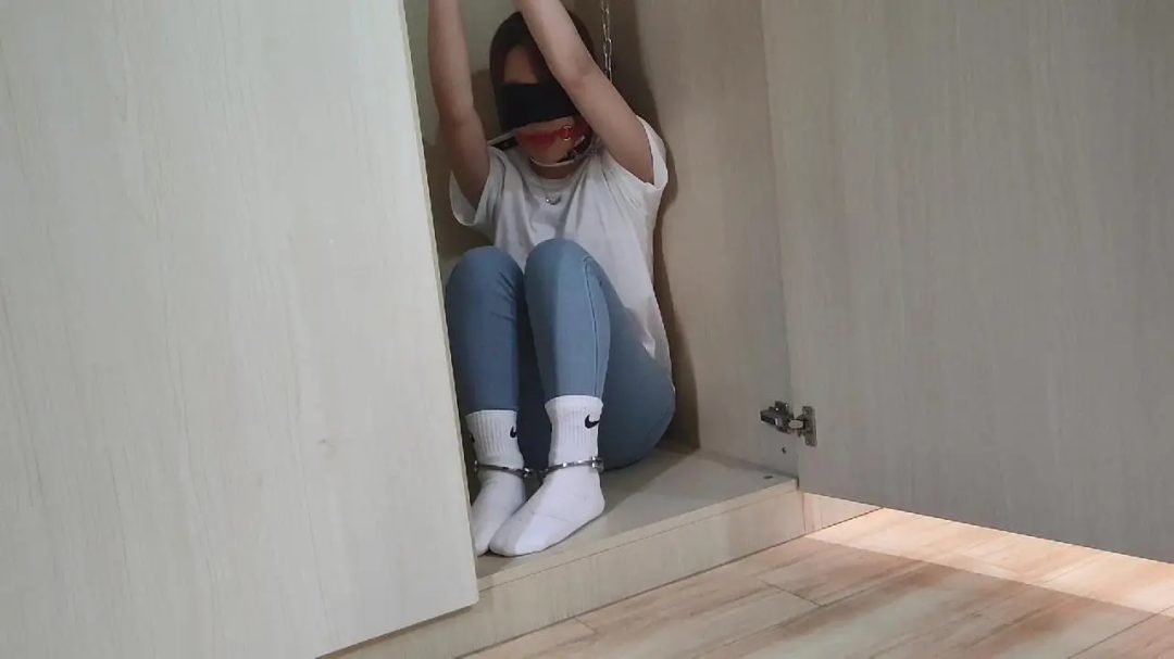 紧身女仔白袜镣铐-7