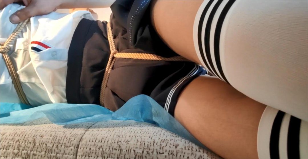欣悦，JK、过膝白袜、小白鞋游戏第一集：超好玩，触及灵魂的瘙痒-8