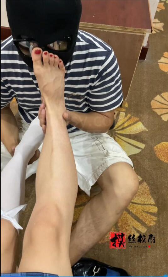 品足闻丝之JK妹妹裸足舔舐-4
