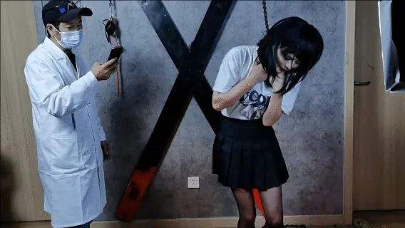 网瘾小伪娘体验杨教授1对1网瘾治疗套餐,强制驷马伸缩床电击调教-2 网瘾小伪娘体验杨教授1对1网瘾治疗套餐,强制驷马伸缩床电击调教-2