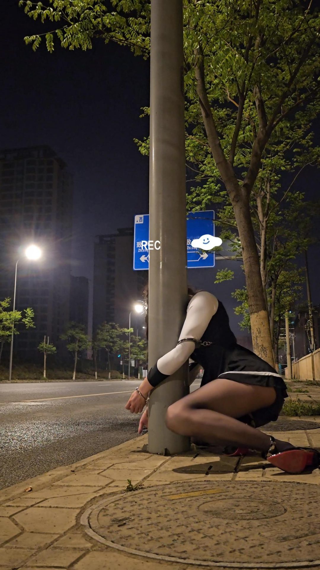 泳衣手铐脚铐臂铐在路灯上SubM-1