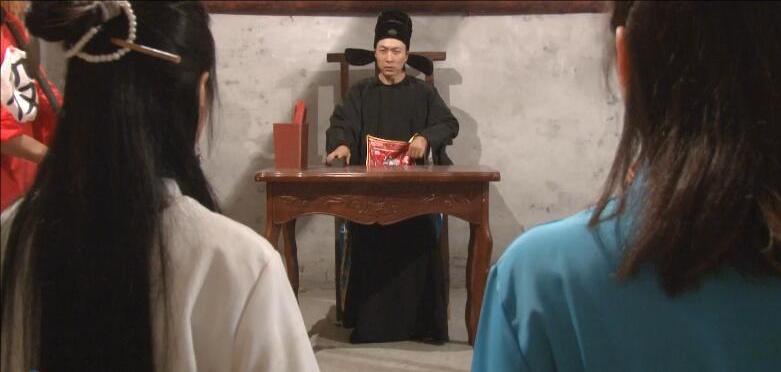 怀旧影苑-苏三过堂拶指 古装美女过堂受刑-2