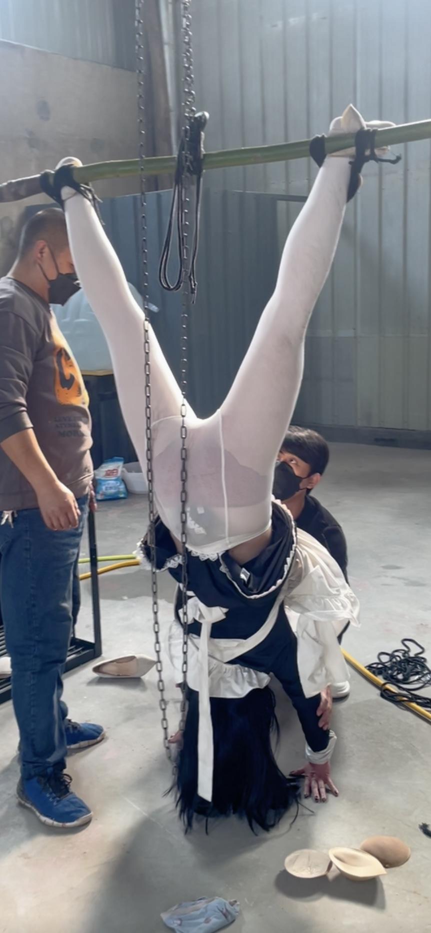 被囚禁惩罚的女仆-2