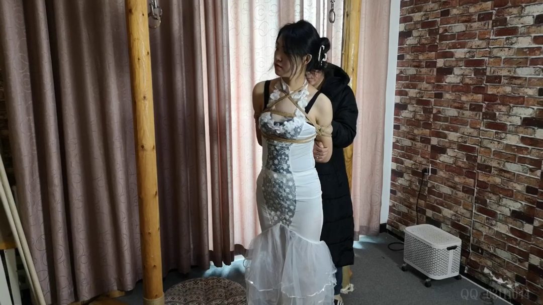 玫瑰露 婚纱捆绑 跪绑 单腿吊 驷马-3