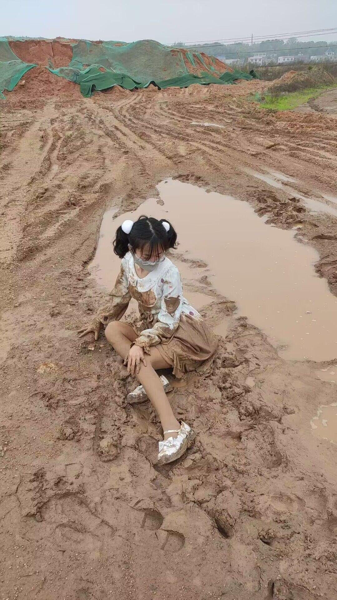 lo裙白丝工地玩泥经典系列-1