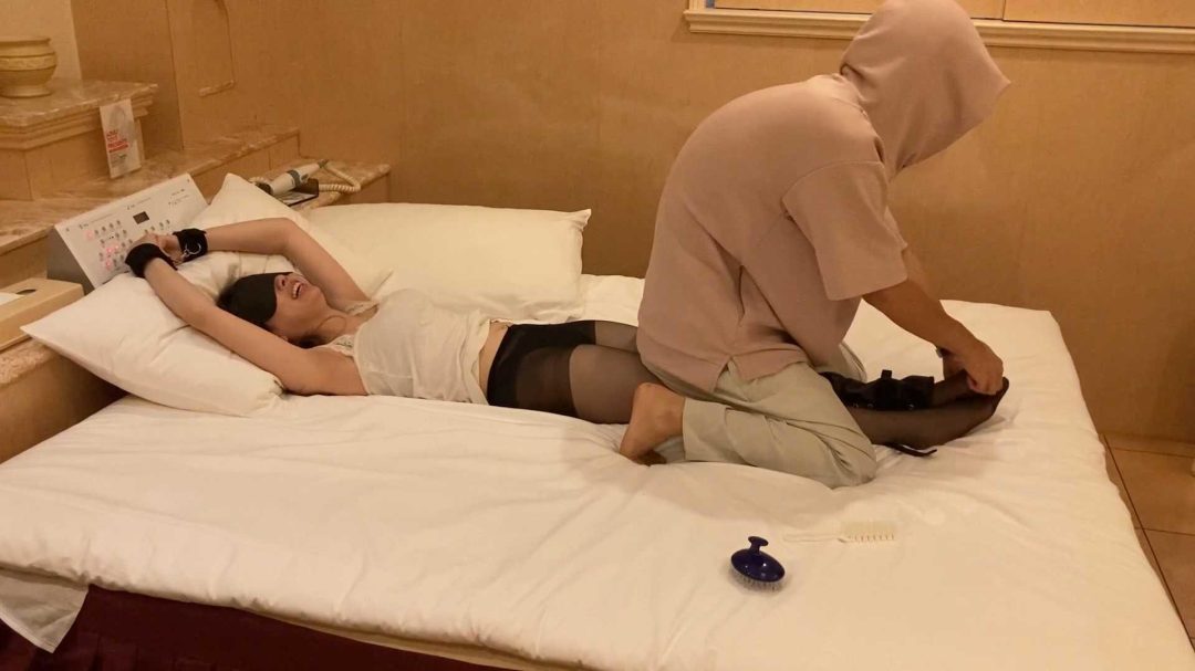 【个人私拍】约拍超怕痒的素人全身TK-5