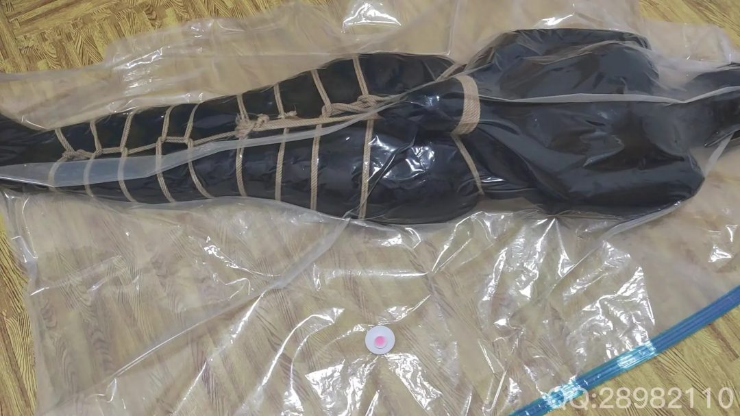 全包衣美女真空体验-4