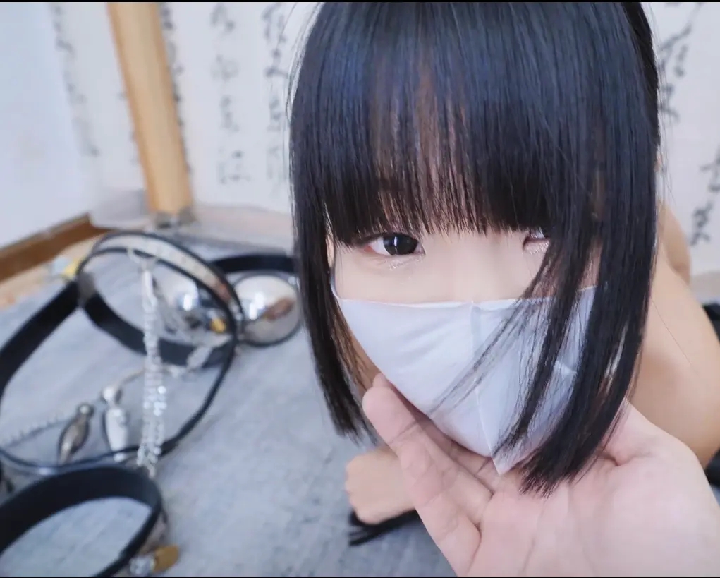 清纯女学生的贞操带套装展示，全套贞操带锁+颈手枷+脚铐+钢栓-4