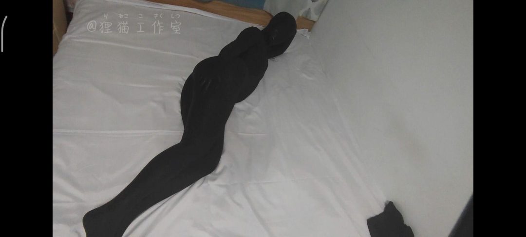 冰肌美人与黑曼巴两个zentai娃娃的抱抱-2