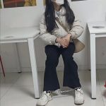 模特带着铁链子去饭店买饭