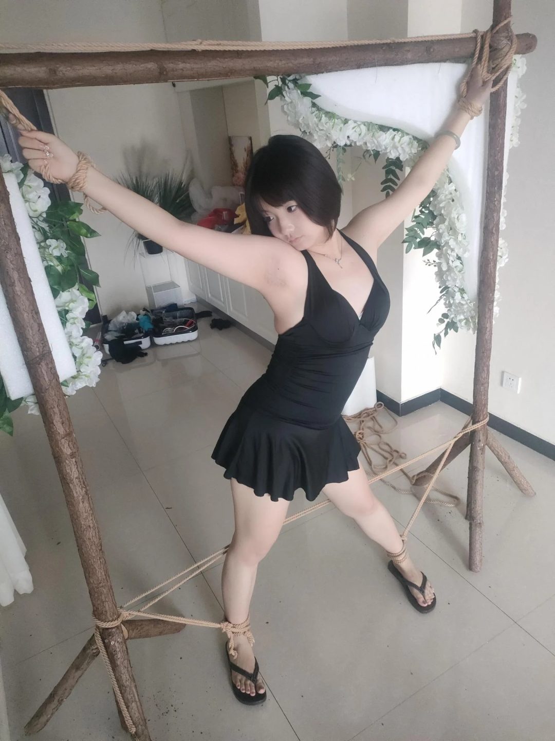 泳装主播妹子紧缚调教约绑实录!海老缚+吊绑+亲吻+挠脚心+挠痒+SP打屁屁+抚摸蹂躏-1 泳装主播妹子紧缚调教约绑实录!海老缚+吊绑+亲吻+挠脚心+挠痒+SP打屁屁+抚摸蹂躏-1