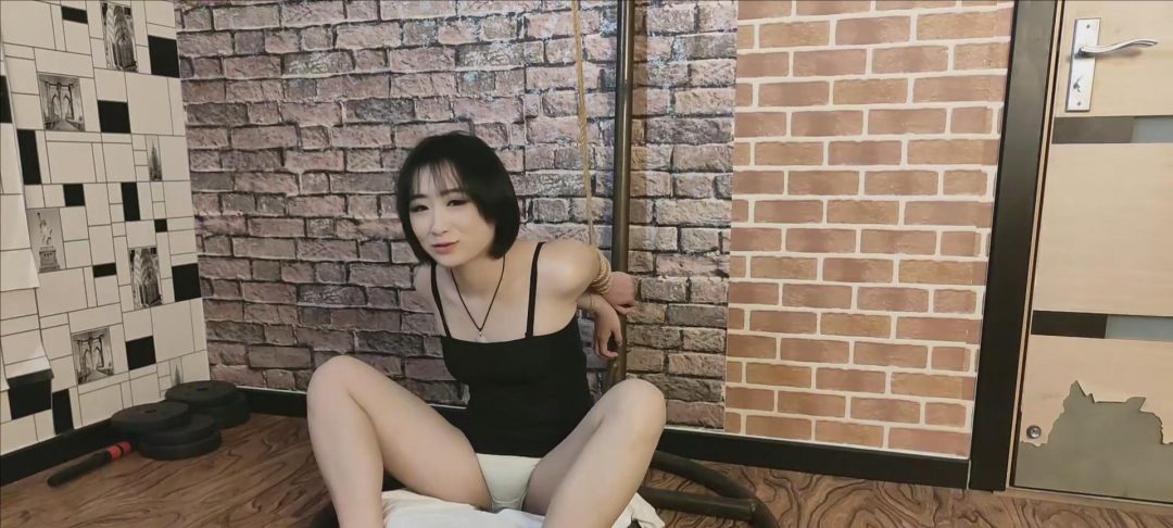 模特颜颜 露脸 跪姿 强高 挠痒 滴蜡 口球 身材绝了-6
