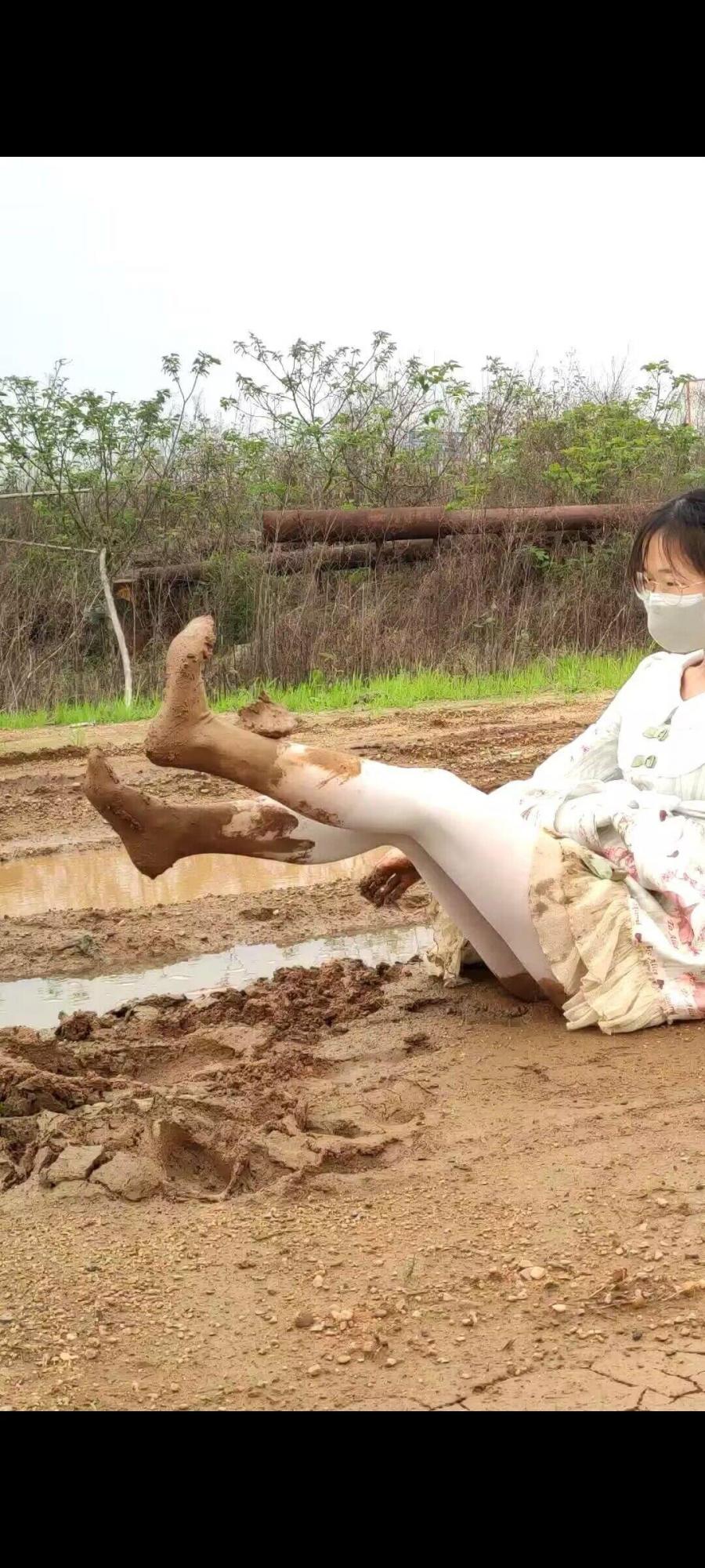 lo裙白丝工地玩泥经典系列-10