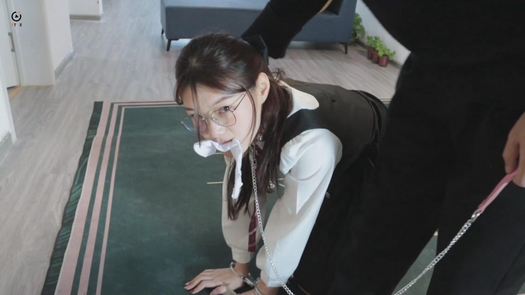 《私人订制会所》被拐卖进私人会所的少女，求助不成反被套路-15
