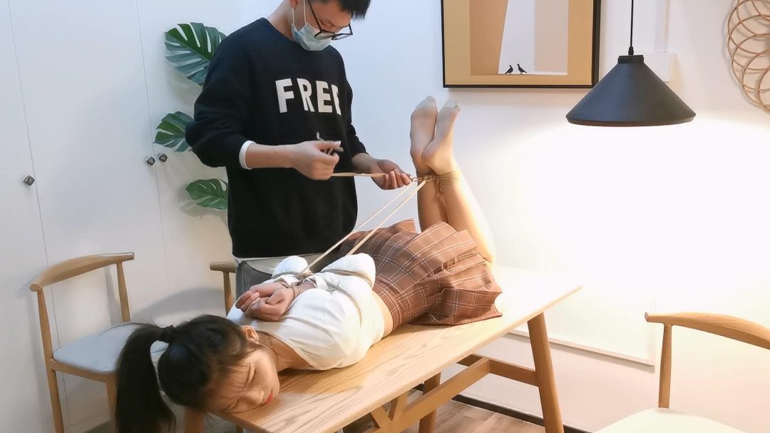奥特曼定拍：美少女小郭极限后手观音驷马超长时间放置，把妹子绑崩溃了-5