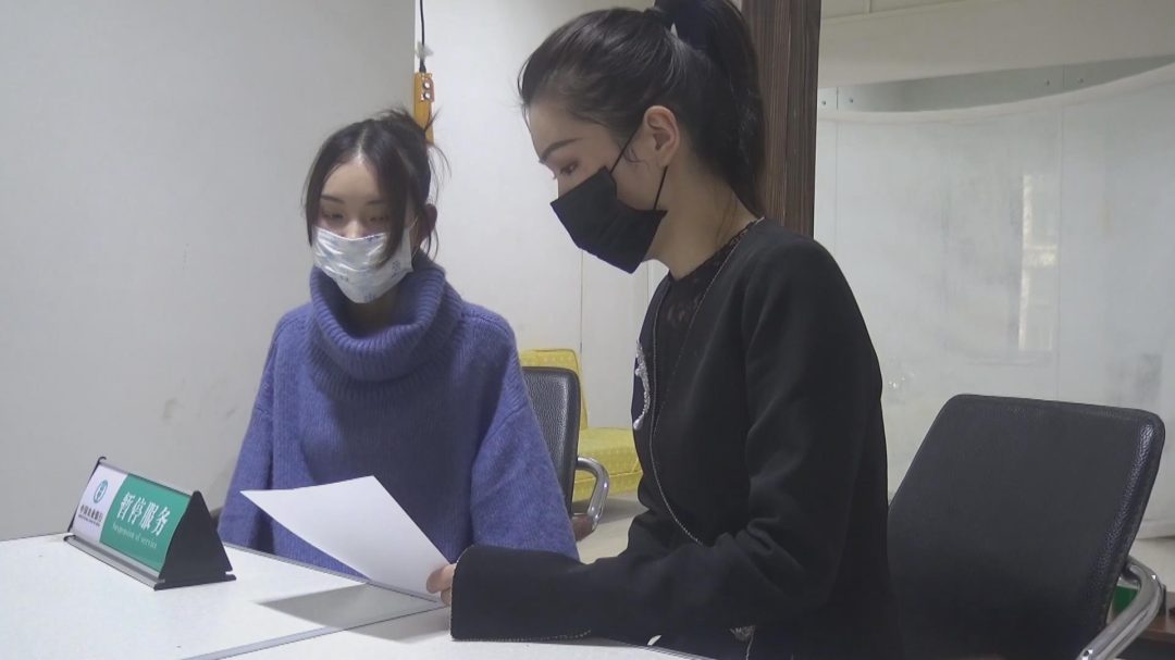 《替罪羊合集》，两双美腿都很迷人 丝袜 堵嘴 高跟鞋 肉丝 胶带 后手缚 口罩 连裤袜-3